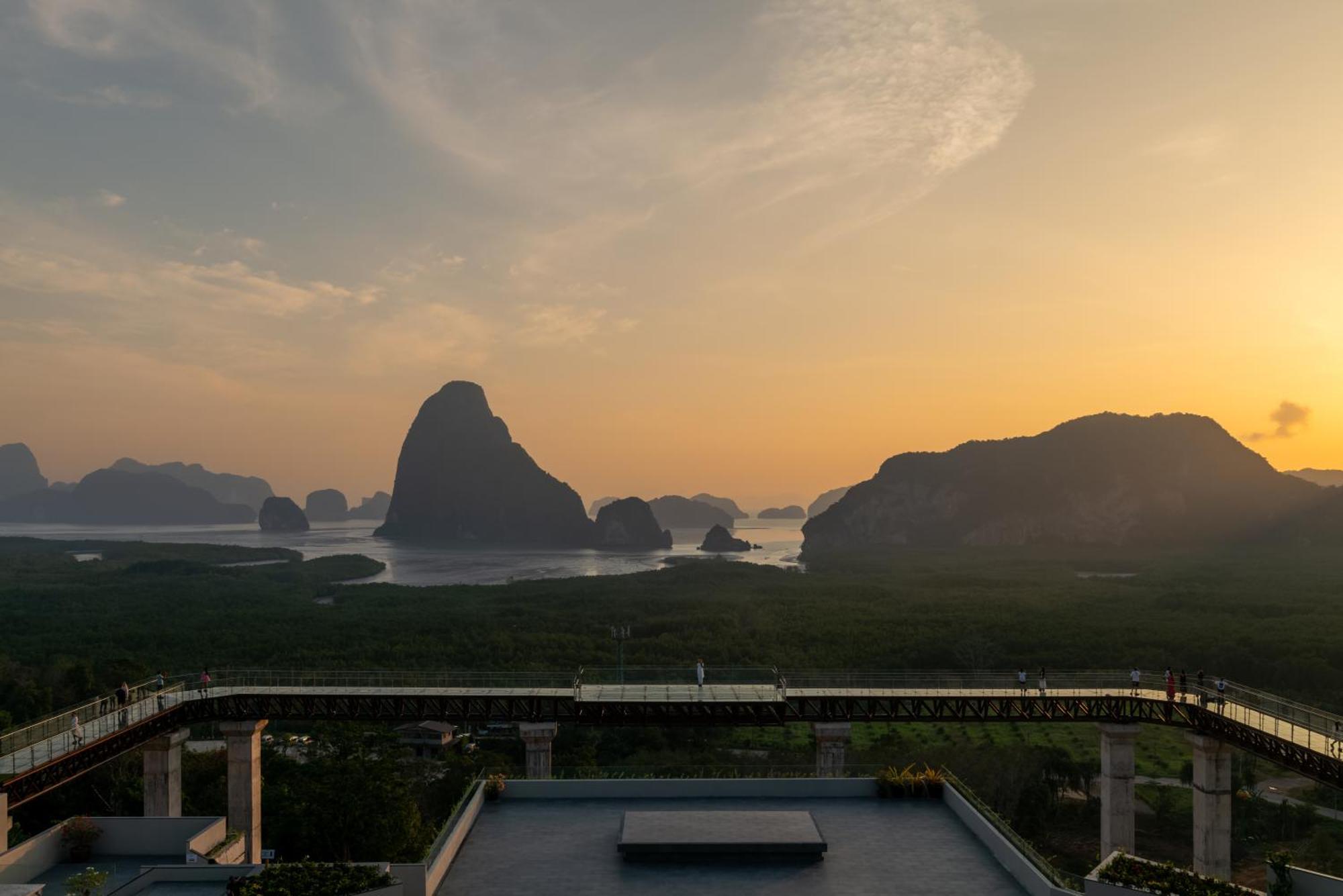 Beyond Skywalk Nangshi Hotel Takua Thung Exterior photo