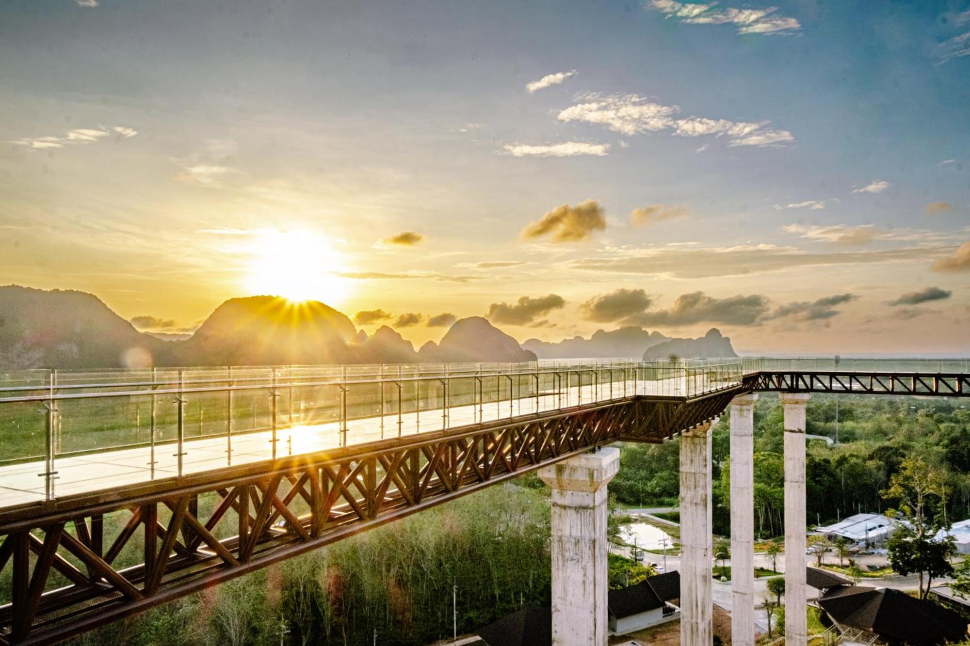 Beyond Skywalk Nangshi Hotel Takua Thung Exterior photo