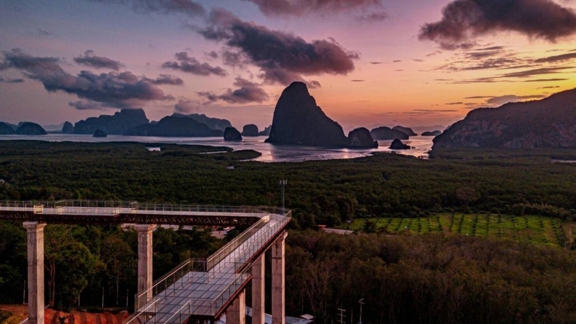 Beyond Skywalk Nangshi Hotel Takua Thung Exterior photo