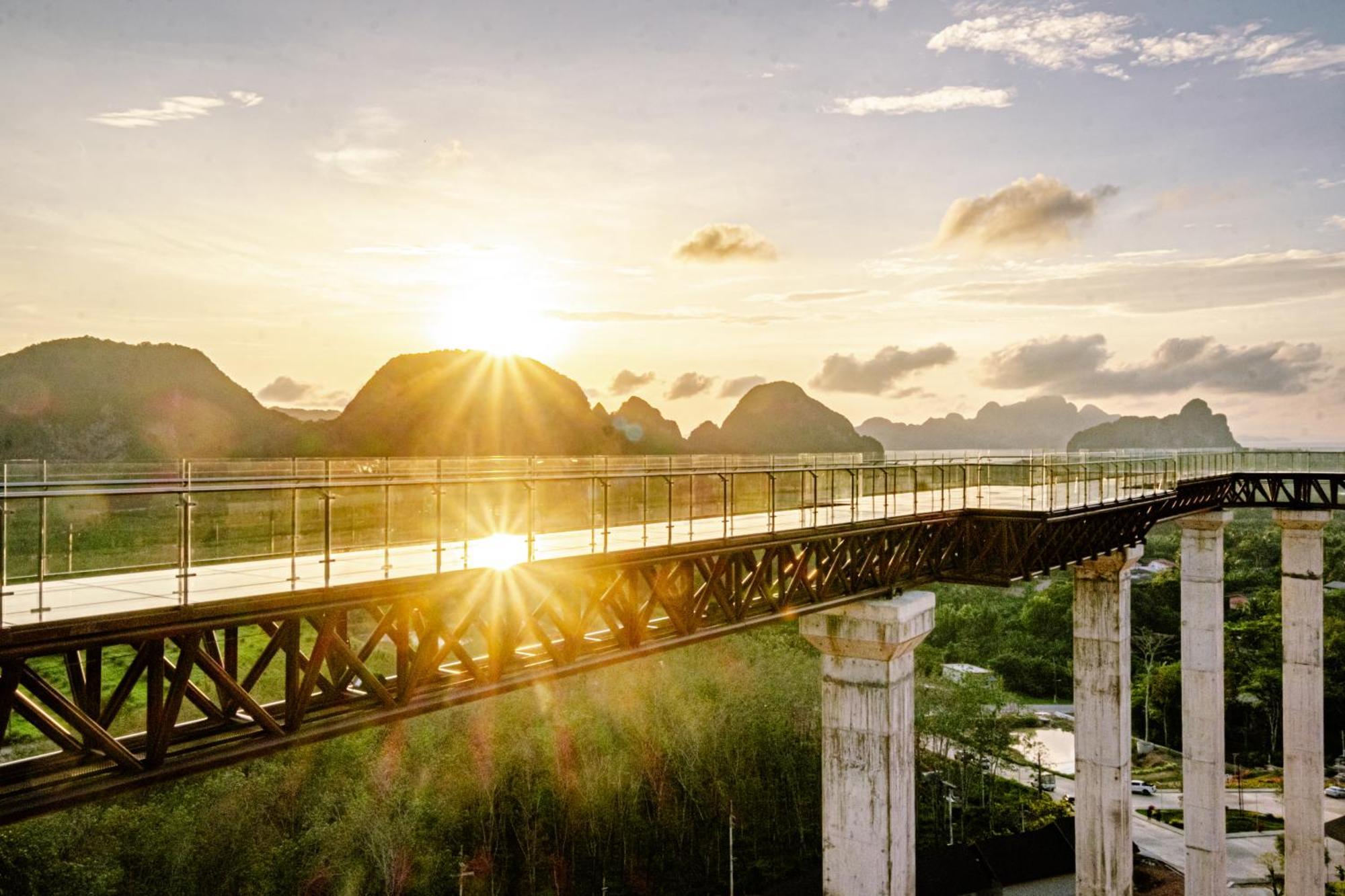 Beyond Skywalk Nangshi Hotel Takua Thung Exterior photo