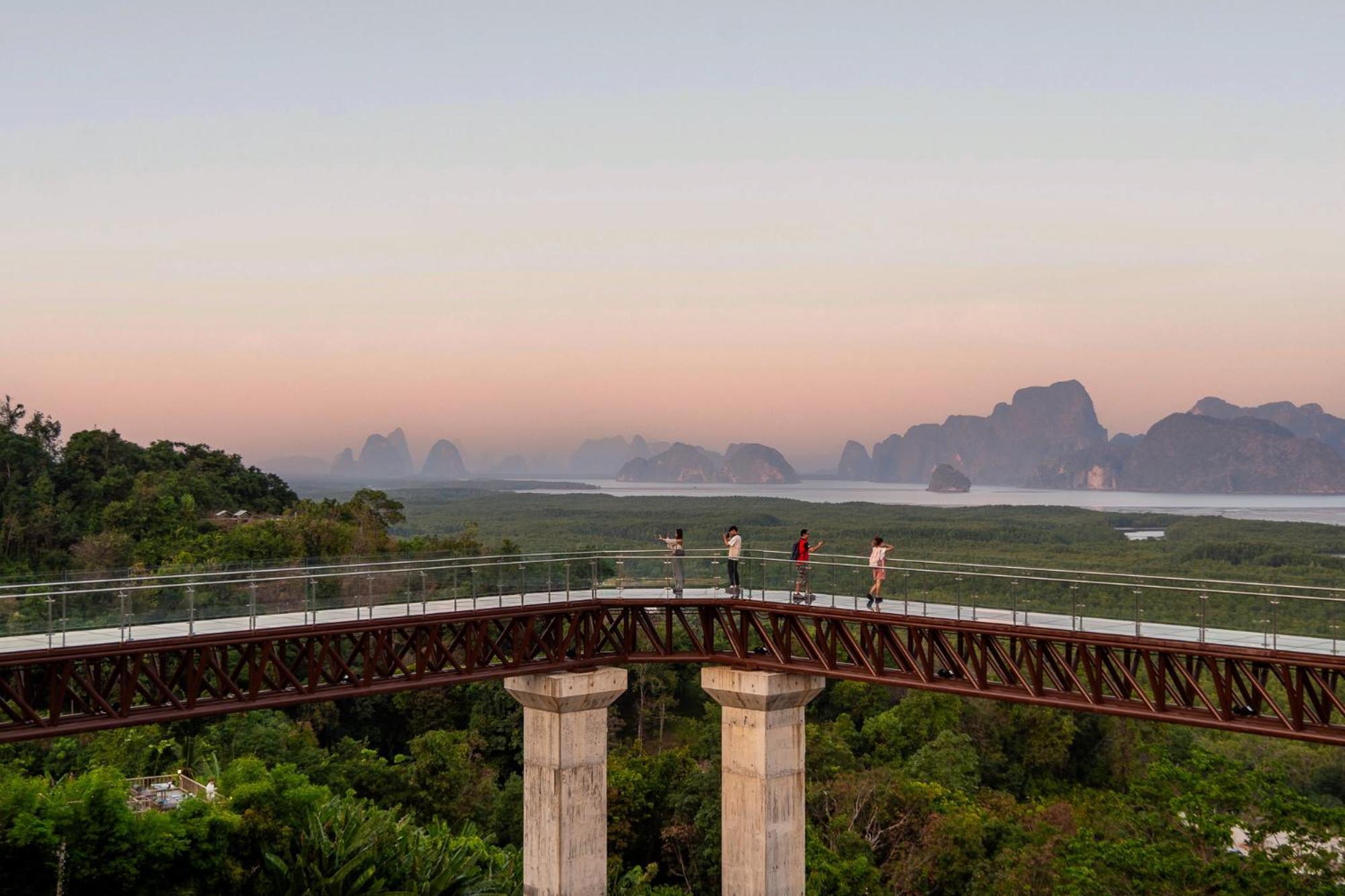 Beyond Skywalk Nangshi Hotel Takua Thung Exterior photo