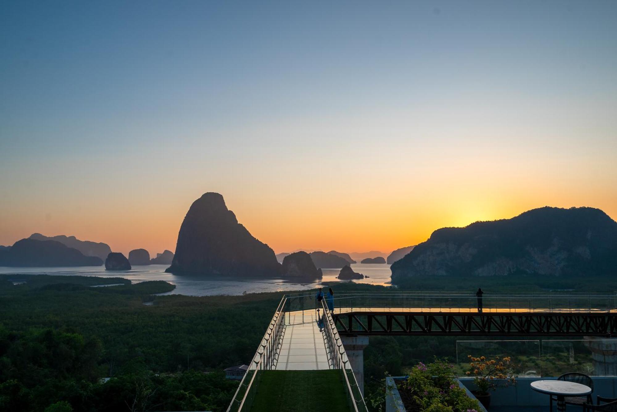 Beyond Skywalk Nangshi Hotel Takua Thung Exterior photo